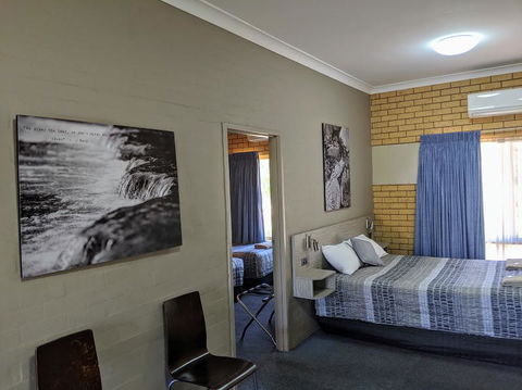 Tallarook Motor Inn - Pubs and Clubs 1