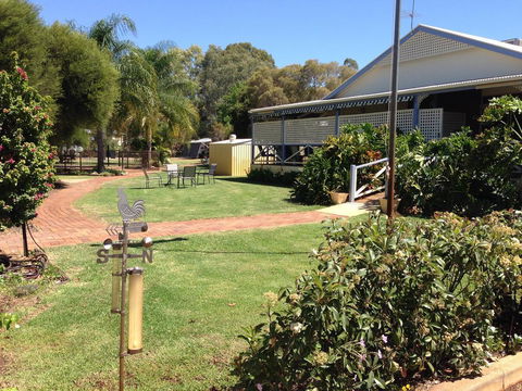 Tambo Mill Motel & Caravan Park - Pubs and Clubs 1