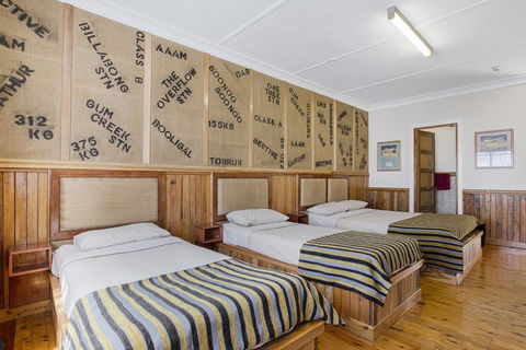 Tamworth Lodge Motel - Pubs and Clubs 2