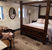 Tanilba House - Pubs and Clubs