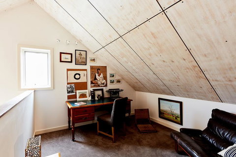 Tarndwarncoort - Farmer's Cottage - Go Out 1