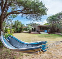 Tasman Surf House - so close to the beach - Pubs and Clubs