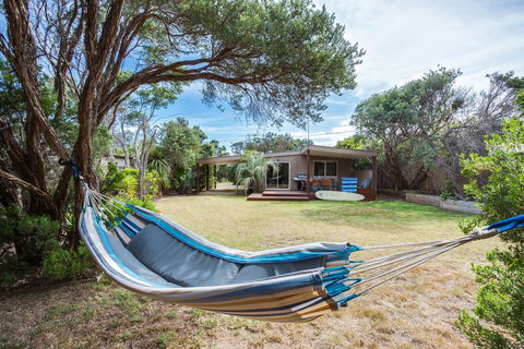 Tasman Surf House - So Close To The Beach - Pubs and Clubs 0
