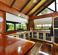 Tea Tree Cottage - Pubs and Clubs