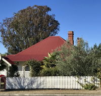 Tenterfield Historic c1895 Cottage - Pubs and Clubs