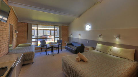 Tenterfield Motor Inn - Pubs and Clubs 2