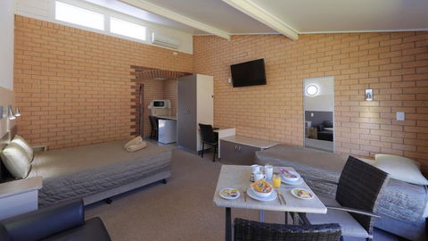 Tenterfield Motor Inn - Pubs and Clubs 3
