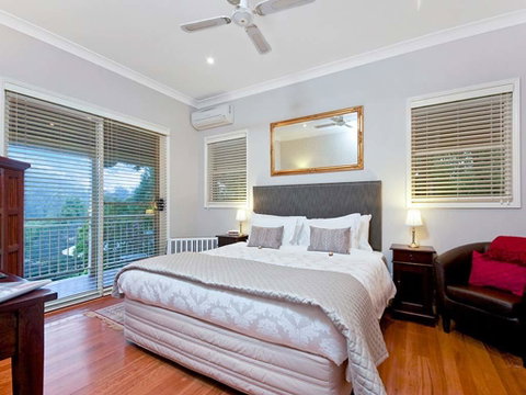 The Acreage Luxury B&B And Guesthouse - Pubs and Clubs 2