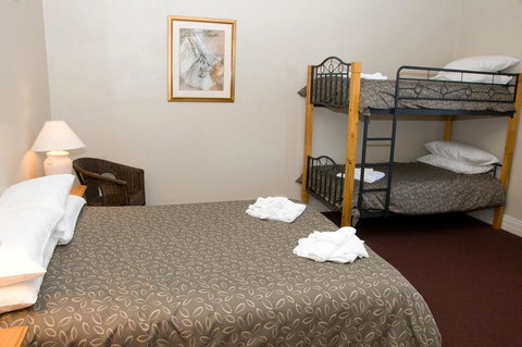 The Alpine Hotel - Pubs and Clubs 2