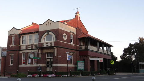 The Bank B&B West Wyalong - Pubs and Clubs 0
