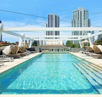 The Beach Broadbeach Private 2 Bedroom Apartment - Pubs and Clubs