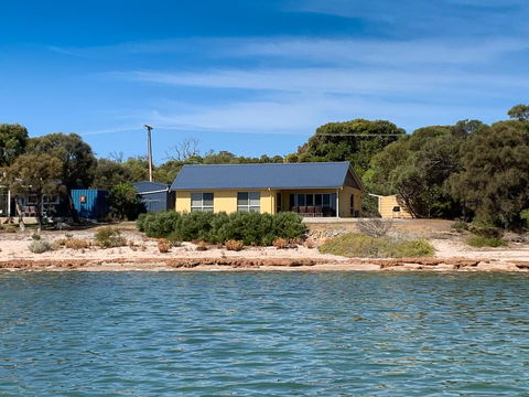 The Beach House - Pubs and Clubs 0