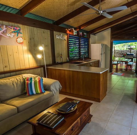 The Beach Shack - Koda Beach Bungalow 1 - Pubs and Clubs 3