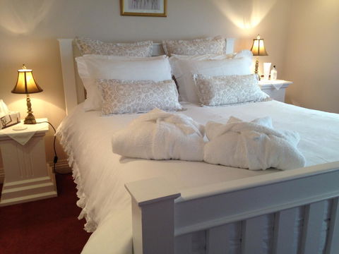 Ellie\'s Cottages - Pubs and Clubs 0