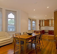 Roxburgh House Apartments - Pubs and Clubs