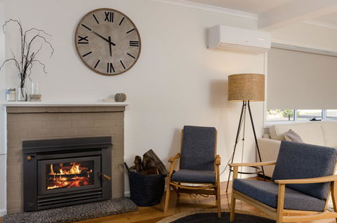 Penguin Beach House - Pubs and Clubs 12