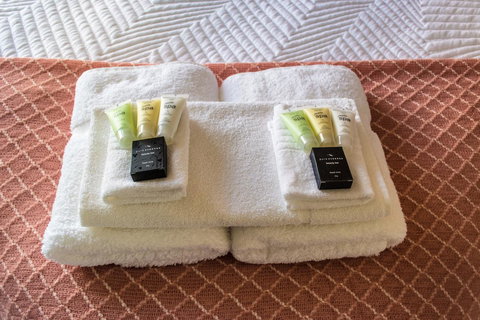 Madsen Retreat - Pubs and Clubs 37