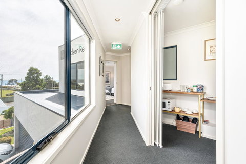 Madsen Retreat - Pubs and Clubs 13