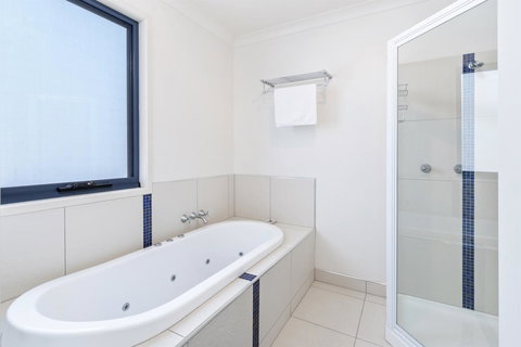 Madsen Retreat - Pubs and Clubs 31