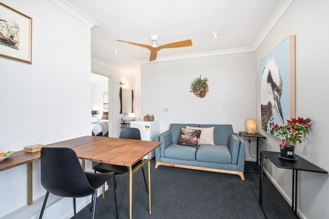 Madsen Retreat - Pubs and Clubs 3