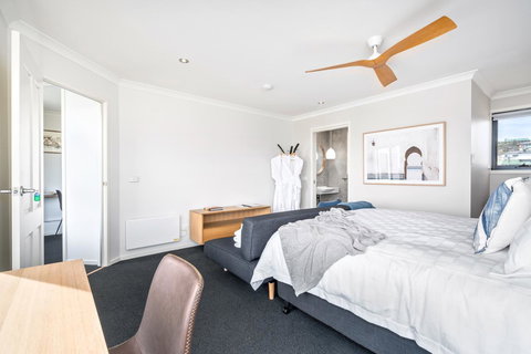 Madsen Retreat - Pubs and Clubs 23