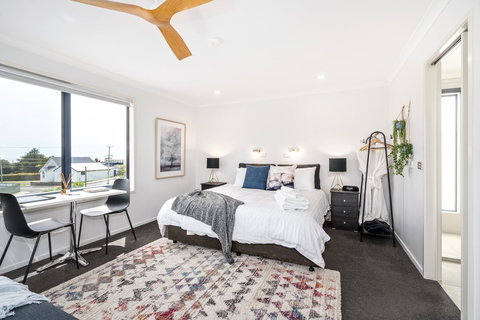 Madsen Retreat - Pubs and Clubs 27