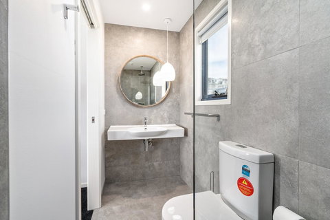 Madsen Retreat - Pubs and Clubs 1