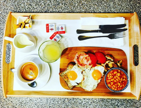 Madsen Retreat - Pubs and Clubs 42