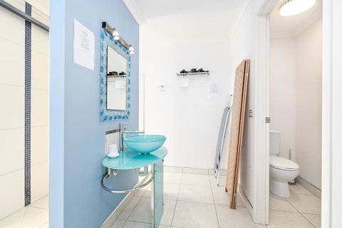 Madsen Retreat - Pubs and Clubs 24