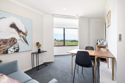 Madsen Retreat - Pubs and Clubs 4