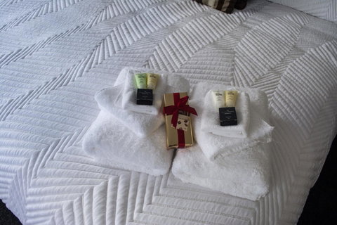 Madsen Retreat - Pubs and Clubs 35