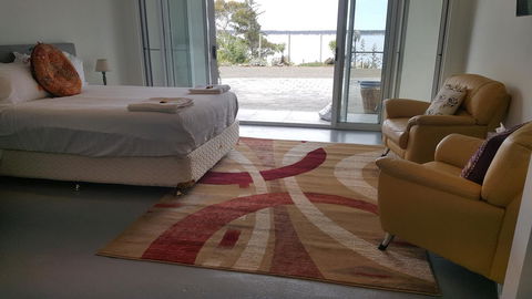 AppleBay Guest House - Pubs and Clubs 3