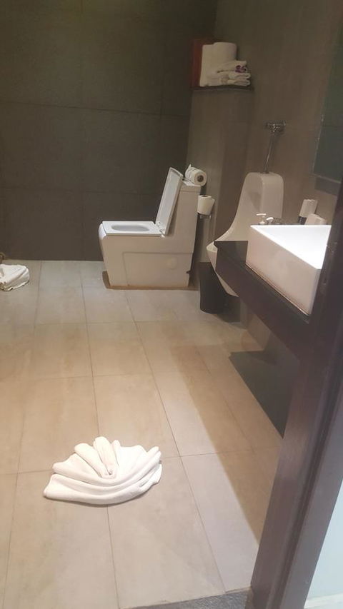 AppleBay Guest House - Pubs and Clubs 2