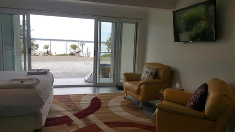 AppleBay Guest House - Pubs and Clubs 5