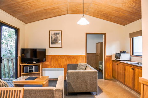 Cradle Mountain Wilderness Village - Pubs and Clubs 27