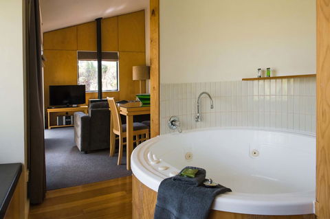 Cradle Mountain Wilderness Village - Pubs and Clubs 20