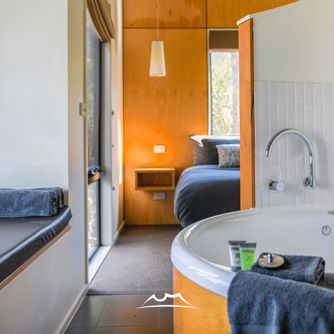Cradle Mountain Wilderness Village - Pubs and Clubs 9