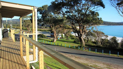 KINGFISHER COTTAGE Beachfront At The Binalong Bay - Go Out 8