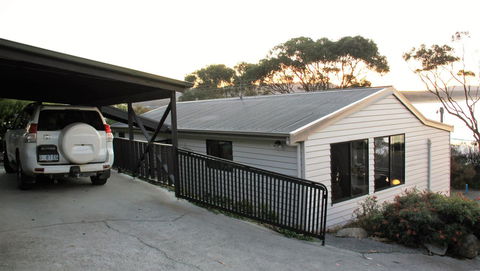 KINGFISHER COTTAGE Beachfront At The Binalong Bay - Go Out 21