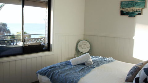 KINGFISHER COTTAGE Beachfront At The Binalong Bay - Go Out 11