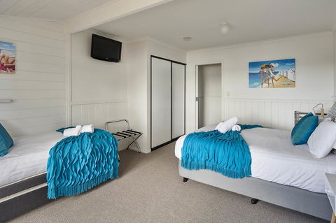 KINGFISHER COTTAGE Beachfront At The Binalong Bay - Go Out 3