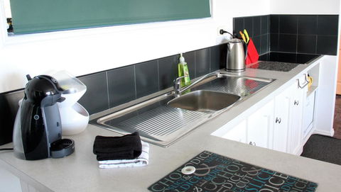 KINGFISHER COTTAGE Beachfront At The Binalong Bay - Go Out 18