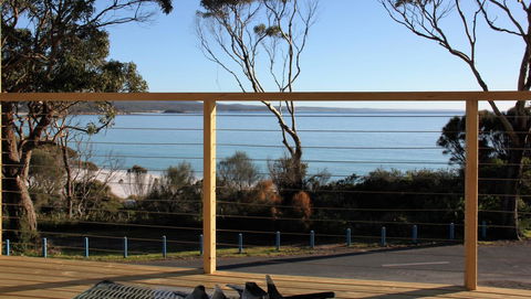 KINGFISHER COTTAGE Beachfront At The Binalong Bay - Go Out 6