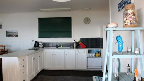 KINGFISHER COTTAGE Beachfront At The Binalong Bay - Go Out 20