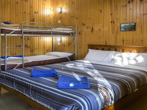 Discovery Parks - Cradle Mountain - Pubs and Clubs 9
