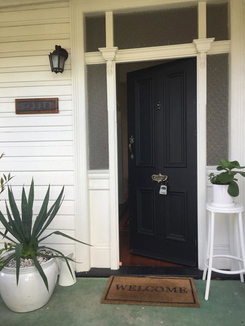 Elizaâ€™s Lovely Home - Go Out 11