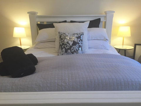 Elizaâ€™s Lovely Home - Go Out 0