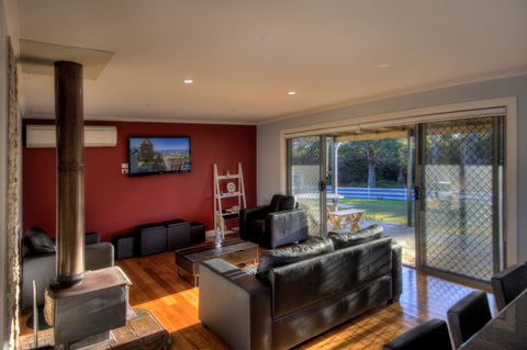 Muirs Beach Retreat - Pubs and Clubs 1