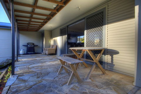 Muirs Beach Retreat - Pubs and Clubs 13