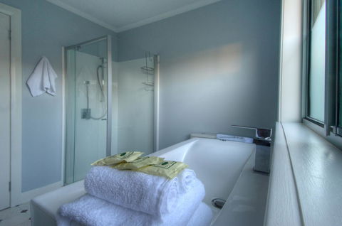 Muirs Beach Retreat - Pubs and Clubs 9